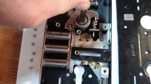 дверной замок KALE  заедает ручка открывания двери. Причина и неисправность