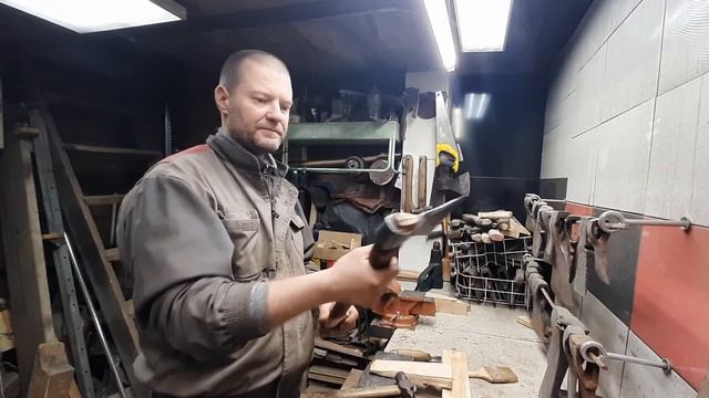 Топор Труд Вача Б2. Делаем нетрадиционную форму топорища смотреть онлайн