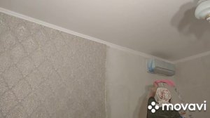 Подклейка низа обоев у плинтуса с помощью ленточки