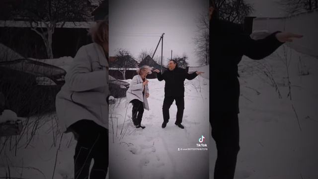 Ники и Мики танцуют Витебский гопак.#врек #втопыютуба #юмор #видео #втренде #втоп #ржака #лучшее смотреть онлайн