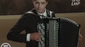 Играет великий  баянист  Виктор Гридин