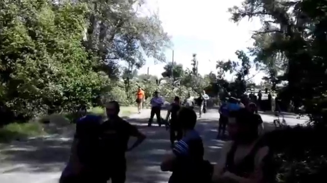 22 05 2014 Rubezhnoe - the self-defense disarm the Ukrainian gunmen (1) смотреть онлайн