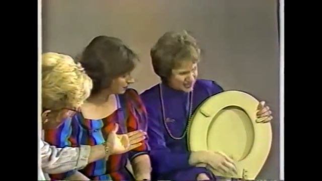 Friday Surprise: Solutions to Marital Fighting (8:14) смотреть онлайн