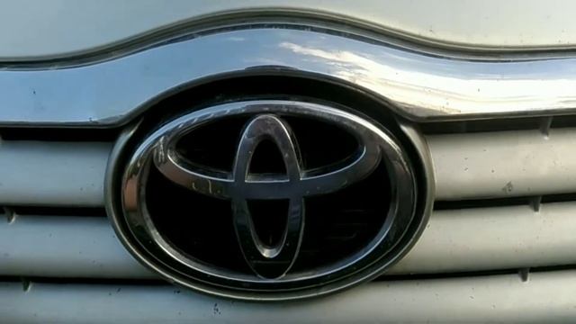 Как открыть капот на Тойоте Авенсис. смотреть онлайн