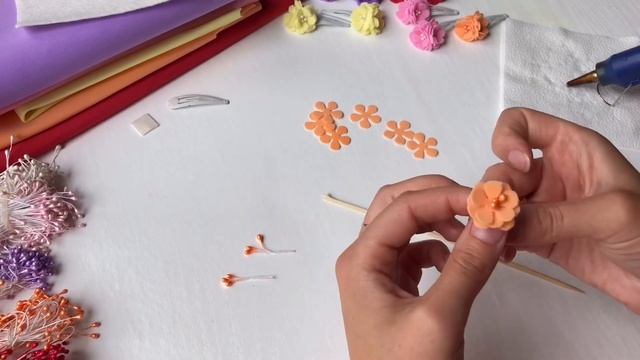 Заколки из фоамирана за 5 минут. Заколочки с цветами своими руками. How To Make Flower Hair Clips