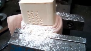 Как распилить разрезать расколоть разломить на два куска две части мыло