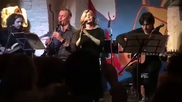 Над небом голубым. «РАЙ» - ст. Анри Волохонский, муз. В. Вавилов смотреть онлайн