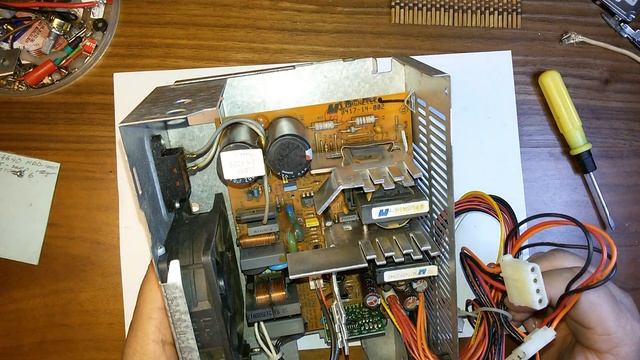 Блок питания . Необычный блок от MagneTek , что внутри ? смотреть онлайн