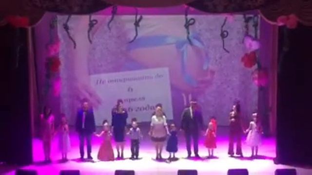Ольга Колгатникова и солисты ЦКИД Камертон "Мама" смотреть онлайн