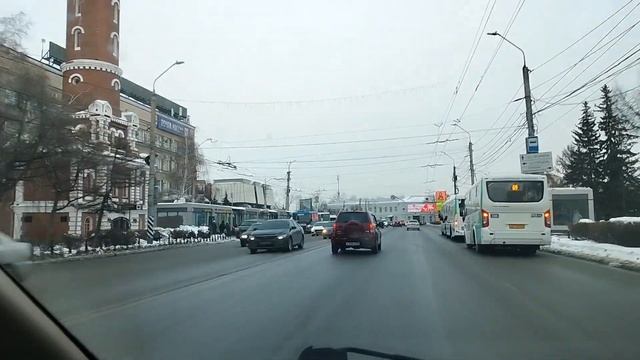 We drive a Nissan Liberty car around the city of Omsk смотреть онлайн