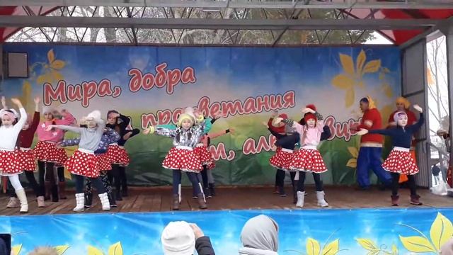 Образцовый танцевальный коллектив " Узоры" Танец "Веснушки" смотреть онлайн