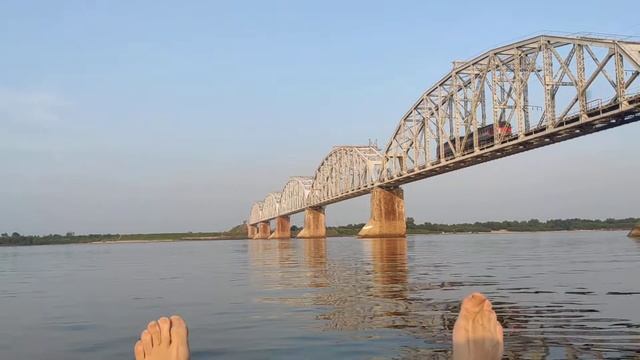 проплываем неспеша мост через ЗЕЮ ж/д