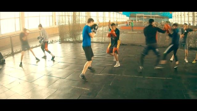 Совместная тренировка Омских кикбоксеров в легкоатлетическом манеже СибГУФК 03 ноября 2018г