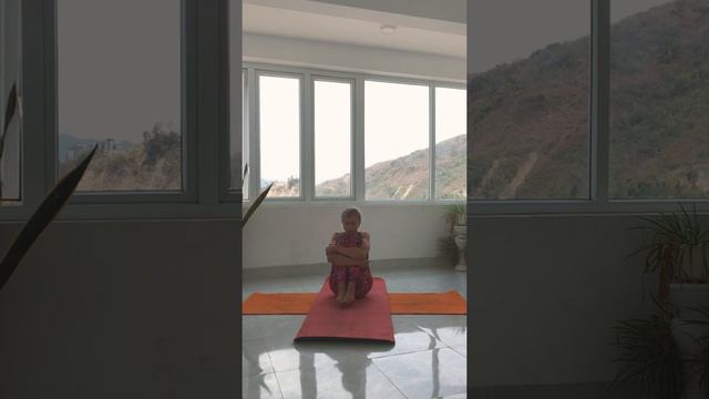 Хатха-йога Йога для начинающих Бакасана Баланс на руках Йога с совой Yoga Bakasana Balance Owl Hath смотреть онлайн
