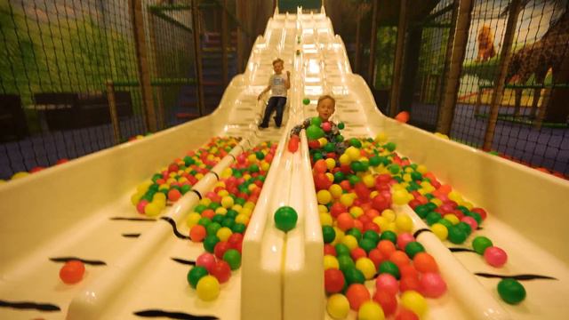 Playground Fun at Leo's Lekland Indoor Play Center смотреть онлайн