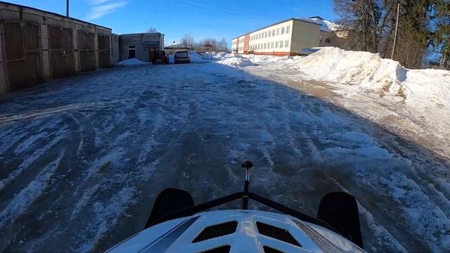 Продолжаем бороться со снегом. Ещё одна крыша очищена смотреть онлайн