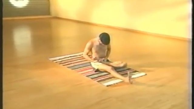 Sharath Rangaswamy Jois Practices Ashtanga Yoga Advanced A (1999)