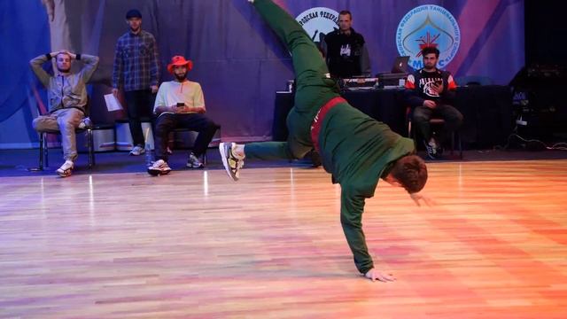 semifinal bboy Milky Rock vs Groovy - брейкданс чемпионат г.Москва смотреть онлайн