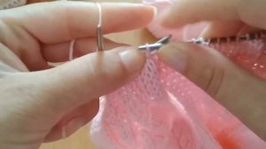 Вяжем комбинезон с капюшоном для новорожденного спицами.