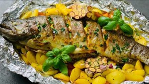 Форель запеченная в духовке.  Сочный и вкусный рецепт.