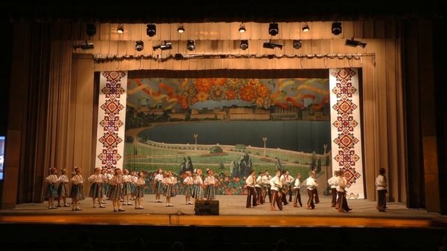 "Полька Полісянка". Народний театр танцю "ПОСМІШКА", середня концертна група, Тернопіль. смотреть онлайн