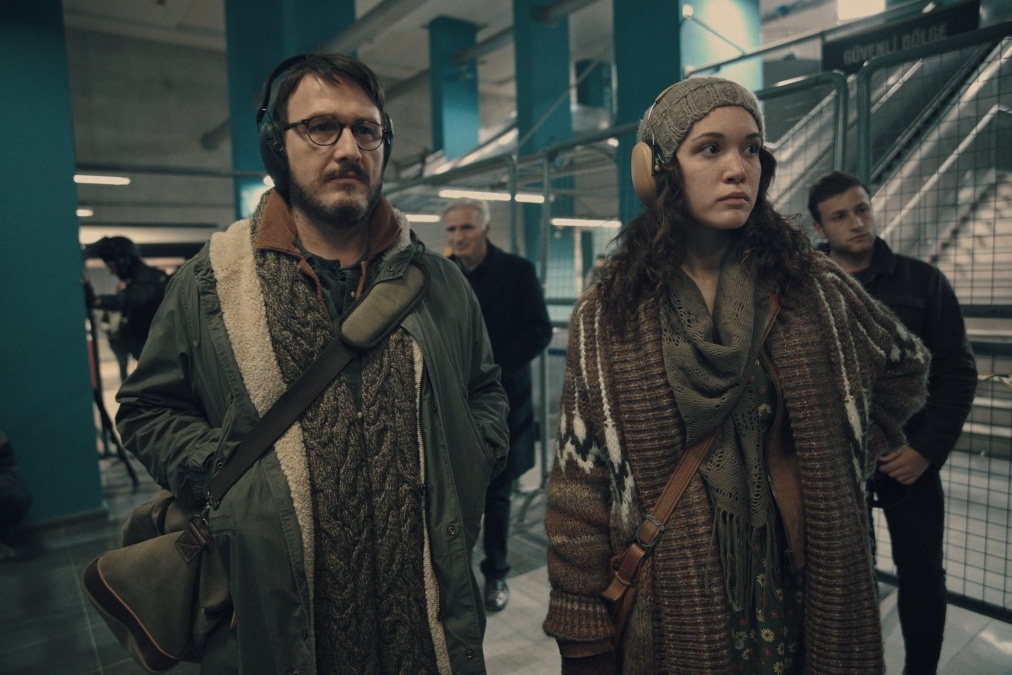 (Часть2) В 2024 Году Любой, Кто Выйдет На Улицу Без Наушников, Будет Помещен На Пожизненный Карантин