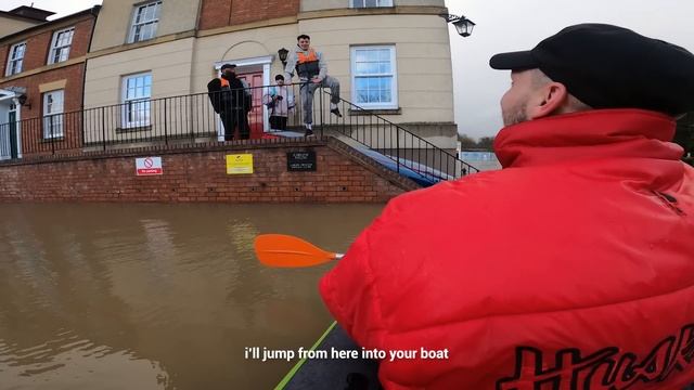Jet Skiing Through A Flooded City *UK FLOODS* смотреть онлайн
