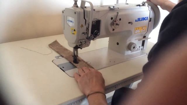 Juki DNU1541 Прямострочная беспосадочная швейная машина c тройным продвижением материала смотреть онлайн