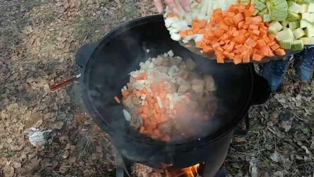 РАГУ ПО - ВЕНГЕРСКИ / В КАЗАНЕ / НА КОСТРЕ смотреть онлайн