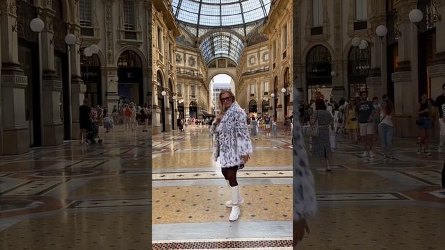 Шуба из рыси в наличии на меховой фабрике в Милане Италии , доставка в любую точку мира . смотреть онлайн