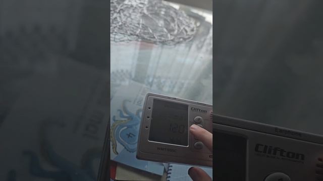 зато на телефоне не нужно будет скачивать метроном смотреть онлайн
