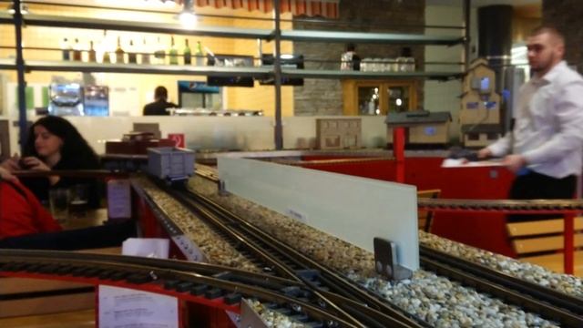 ресторан с поездами в Праге смотреть онлайн