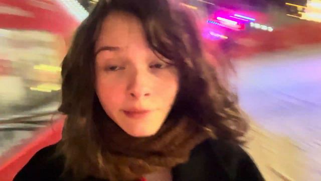 Лиза Квинс на катке в Саду Эрмитаж в новогоднюю ночь 2024 смотреть онлайн