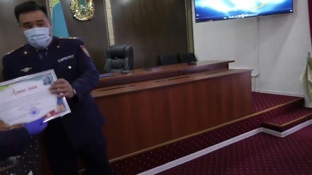 “МЕНІҢ ӘКЕ-АНАМ ПОЛИЦЕЙ!” смотреть онлайн
