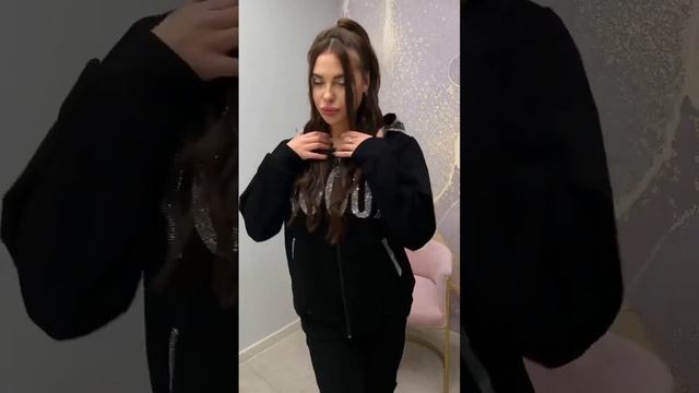 Женский спортивный костюм VOGUE со стразами. смотреть онлайн