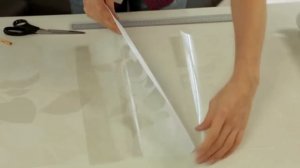 Поклейка статической пленки на окна