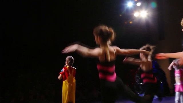 «Утренняя гимнастика» - солисты ДМЦ «Волшебный микрофон» смотреть онлайн