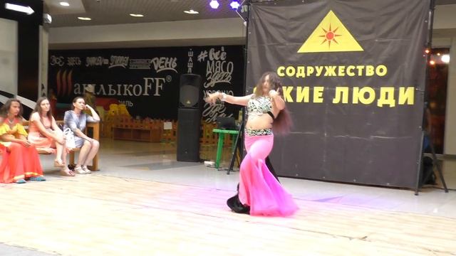 Arabic dance / Восточный танец / Выступает Шевелева Елизавета / Musical Novokuznetsk смотреть онлайн