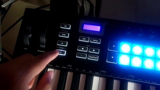 Novation Launchkey 37 Mk3 Midi Keyboard Controller [UNBOXING] смотреть онлайн
