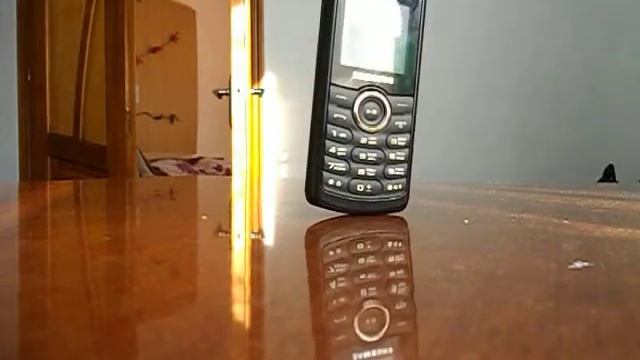 Телефон Танцует смотреть онлайн