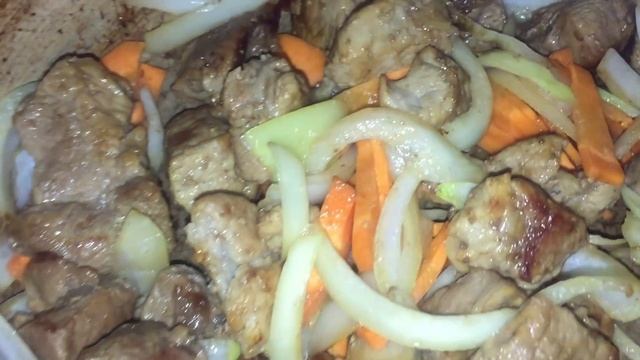 Сочная СВИНИНА НА СКОВОРОДЕ с нутом | Вкуснейшее ТУШЕНОЕ МЯСО НА ОБЕД | НЕЖНОЕ МЯСО НА СКОВОРОДЕ смотреть онлайн