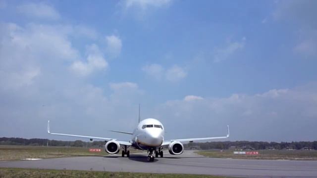 Ryanair Boeing 737-800 Airport Weeze смотреть онлайн