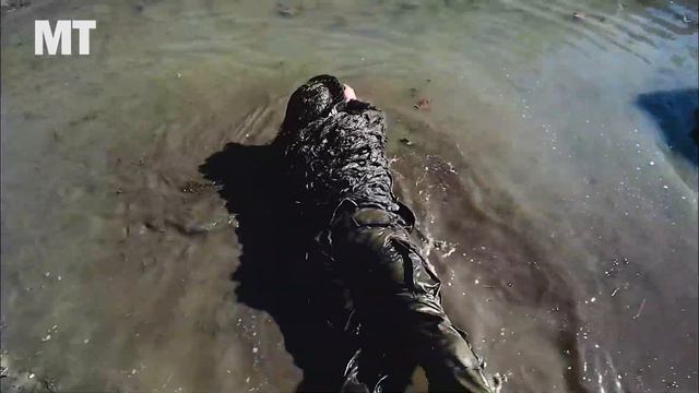 Watch Army snipers go underwater to test camouflage suits смотреть онлайн