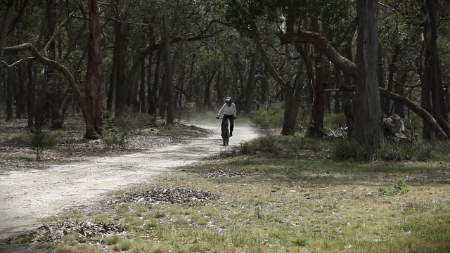 Video Review: Stealth H-52 electric bike eats up tight trails смотреть онлайн