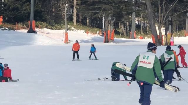 S1 • E2 Skiing down the pink slope | Hokkaido Trip 2019 смотреть онлайн