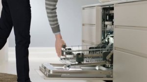 Посудомоечная машина Electrolux с механизмом ComfortLift