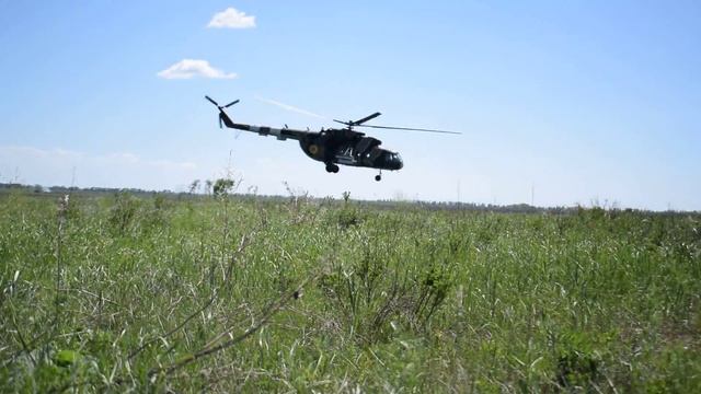 Вертолёт Ми-8 полёт на низкой высоте смотреть онлайн