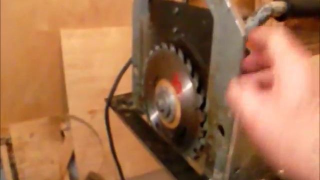 Самодельная ручная циркулярка Homemade hand circular saw смотреть онлайн