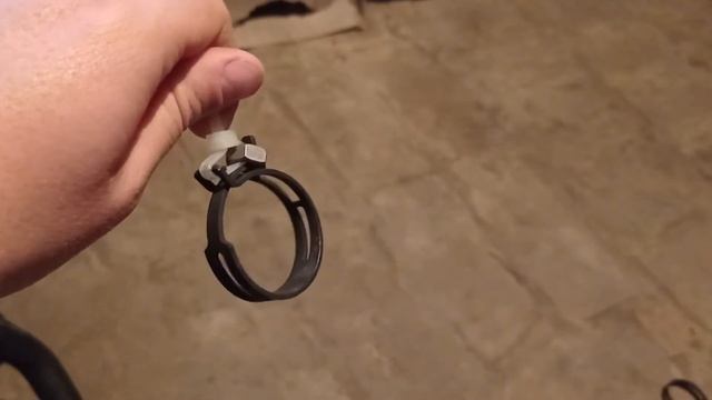 Чем и как снять или надеть пружинный хомут в домашних условиях без клещей смотреть онлайн