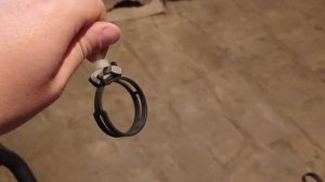 Чем и как снять или надеть пружинный хомут в домашних условиях без клещей